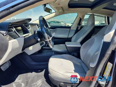 Zdjęcie 7 z 12 samochodu: 2013 TESLA MODEL S VIN:5YJSA1DP1DFP06274 - miniatura