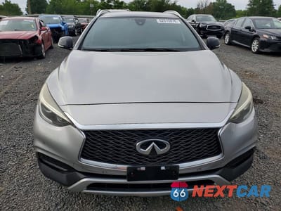Piąte zdjęcie samochodu w środku: 2017 INFINITI QX30 PREMIUM VIN:SJKCH5CR2HA016197 - miniatura