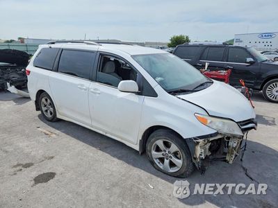 Czwarte zdjęcie samochodu z boku: 2020 TOYOTA SIENNA LE VIN:5TDKZ3DC2LS079905 - miniatura