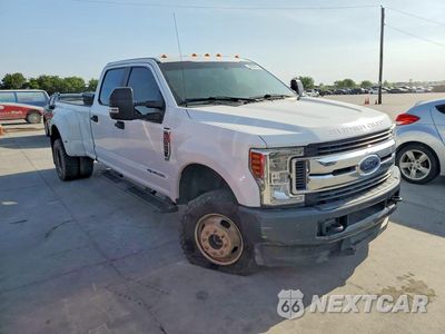 Czwarte zdjęcie samochodu z boku: 2019 FORD F350 SUPER DUTY VIN:1FT8W3DT7KEC69013 - miniatura