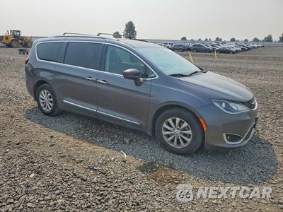 Czwarte zdjęcie samochodu z boku: 2019 CHRYSLER PACIFICA TOURING L VIN:2C4RC1BG1KR665836 - miniatura