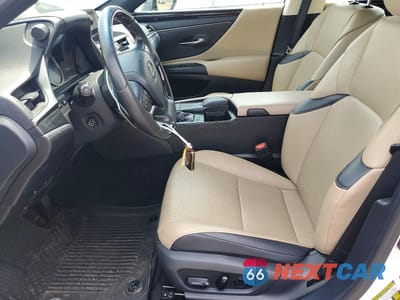 Zdjęcie 7 z 12 samochodu: 2020 LEXUS ES 300H VIN:58AD21B16LU011612 - miniatura