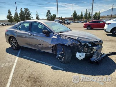 Czwarte zdjęcie samochodu z boku: 2018 TOYOTA CAMRY SE VIN:4T1B11HK6JU508125 - miniatura
