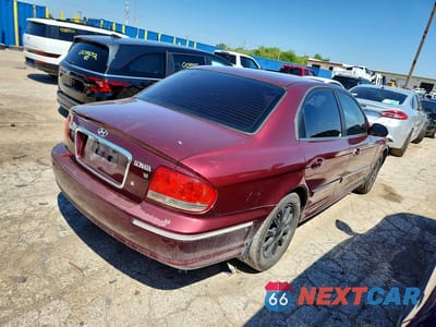 Trzecie zdjęcie samochodu z tyłu: 2004 HYUNDAI SONATA GLS/LX VIN:KMHWF35H74A032156 - miniatura