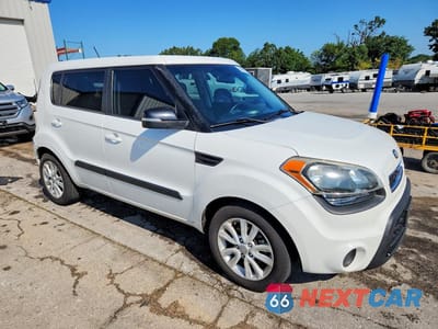 Czwarte zdjęcie samochodu z boku: 2013 KIA SOUL + VIN:KNDJT2A60D7573200 - miniatura