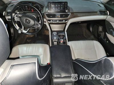 Zdjęcie 8 z 12 samochodu: 2018 HONDA ACCORD TOURING VIN:1HGCV2F94JA015811 - miniatura