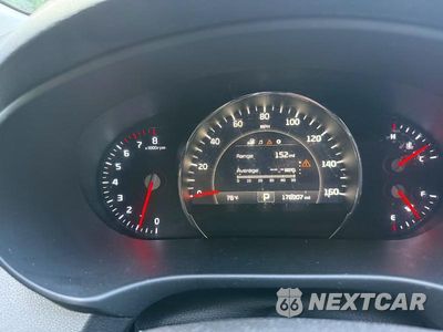 Zdjęcie 8 z 10 samochodu: 2016 KIA SORENTO EX VIN:5XYPHDA53GG004895 - miniatura