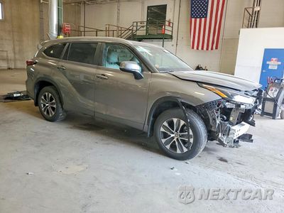 Czwarte zdjęcie samochodu z boku: 2025 TOYOTA HIGHLANDER XLE VIN:5TDKDRBH3SS588268 - miniatura