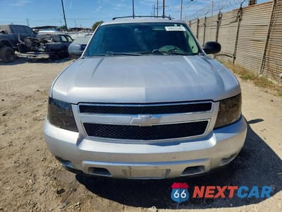 Piąte zdjęcie samochodu w środku: 2011 CHEVROLET TAHOE C1500 LT VIN:1GNSCBE00BR111724 - miniatura
