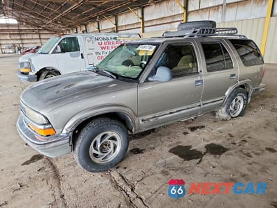 1998 CHEVROLET BLAZER 1GNDT13W8W2208632 - główne zdjęcie licytacji z USA - miniatura