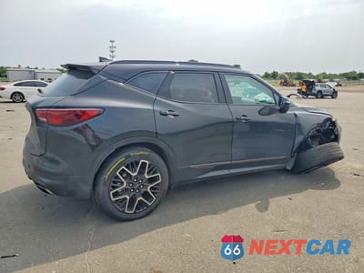 Trzecie zdjęcie samochodu z tyłu: 2024 CHEVROLET BLAZER RS VIN:3GNKBKRS8RS221653 - miniatura
