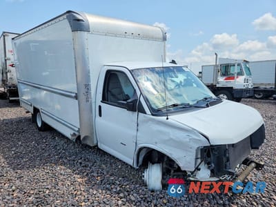 Czwarte zdjęcie samochodu z boku: 2022 GMC SAVANA CUT BOX TRUCK - PRIOR FLEET ** VIN:7GZ37TC71NN007927 - miniatura