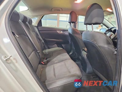Zdjęcie 10 z 12 samochodu: 2019 KIA FORTE LXS VIN:3KPF24ADXKE006122 - miniatura