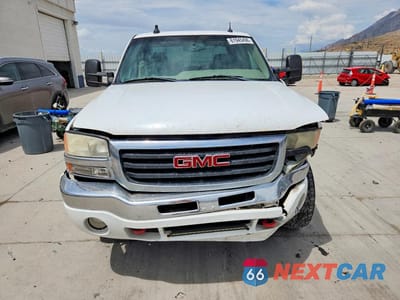 Piąte zdjęcie samochodu w środku: 2003 GMC SIERRA K1500 HEAVY DUTY VIN:1GTGK13UX3F125392 - miniatura