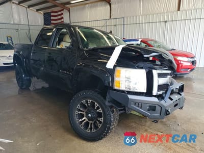 Czwarte zdjęcie samochodu z boku: 2010 CHEVROLET SILVERADO K1500 LT VIN:3GCRKSE32AG230314 - miniatura