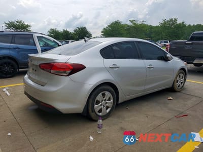 Trzecie zdjęcie samochodu z tyłu: 2017 KIA FORTE LX VIN:3KPFL4A7XHE095237 - miniatura
