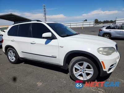 Czwarte zdjęcie samochodu z boku: 2013 BMW X5 XDRIVE35I VIN:5UXZV4C53D0B02441 - miniatura
