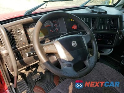 Zdjęcie 8 z 14 samochodu: 2007 VOLVO VNL SEMI TRUCK VIN:4V4NC9TG17N429708 - miniatura