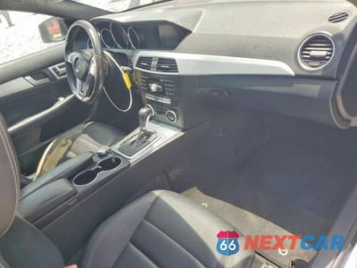 Zdjęcie 8 z 12 samochodu: 2015 MERCEDES-BENZ C 250 VIN:WDDGJ4HB3FG415988 - miniatura