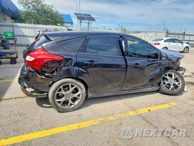 Trzecie zdjęcie samochodu z tyłu: 2013 FORD FOCUS SE VIN:1FADP3K22DL259838 - miniatura