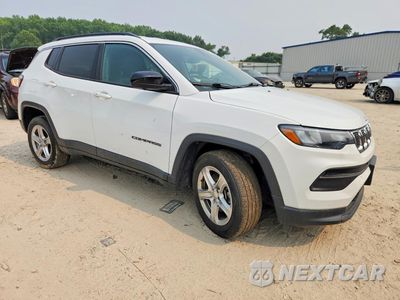 Czwarte zdjęcie samochodu z boku: 2023 JEEP COMPASS LATITUDE VIN:3C4NJDBN5PT501630 - miniatura