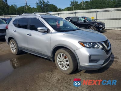 Czwarte zdjęcie samochodu z boku: 2018 NISSAN ROGUE SV VIN:KNMAT2MTXJP620570 - miniatura