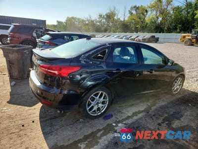 Trzecie zdjęcie samochodu z tyłu: 2015 FORD FOCUS SE VIN:1FADP3F25FL340166 - miniatura