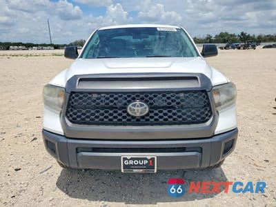 Piąte zdjęcie samochodu w środku: 2019 TOYOTA TUNDRA SR VIN:5TFRM5F1XKX141838 - miniatura