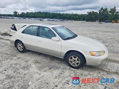 Czwarte zdjęcie samochodu z boku: 1999 TOYOTA CAMRY LE VIN:JT2BG28K0X0340421 - miniatura