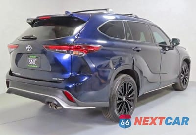Trzecie zdjęcie samochodu z tyłu: 2024 TOYOTA HIGHLANDER XSE VIN:5TDKDRBH1RS557062 - miniatura