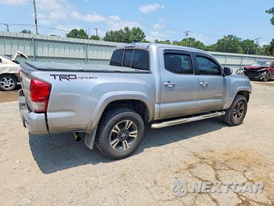 Trzecie zdjęcie samochodu z tyłu: 2016 TOYOTA TACOMA TRD SPORT VIN:5TFAZ5CN2GX017897 - miniatura