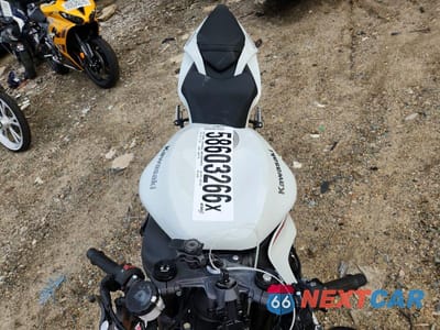 Piąte zdjęcie samochodu w środku: 2025 KAWASAKI ZX636 K VIN:JKBZXJJ11SA021605 - miniatura