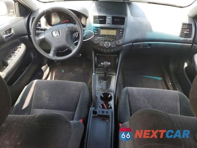 Zdjęcie 8 z 12 samochodu: 2004 HONDA ACCORD LX VIN:1HGCM564X4A153186 - miniatura