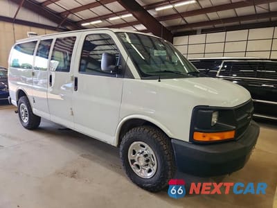 Czwarte zdjęcie samochodu z boku: 2015 CHEVROLET EXPRESS G2500 VIN:1GCWGFCB0F1260519 - miniatura