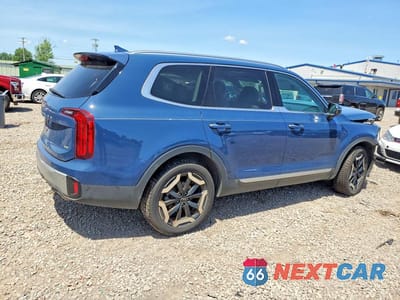 Trzecie zdjęcie samochodu z tyłu: 2024 KIA TELLURIDE S VIN:5XYP6DGC6RG451011 - miniatura