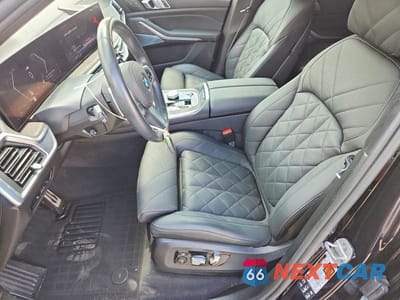 Zdjęcie 7 z 14 samochodu: 2025 BMW X7 XDRIVE40I VIN:5UX23EM06S9X05857 - miniatura