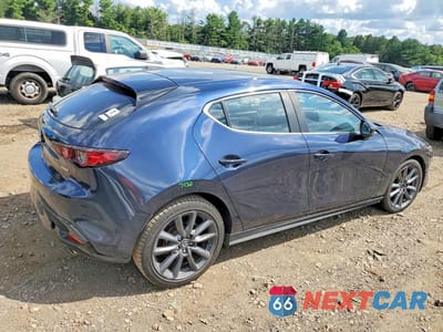 Trzecie zdjęcie samochodu z tyłu: 2020 MAZDA 3 VIN:JM1BPALM1L1161285 - miniatura