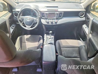 Zdjęcie 8 z 13 samochodu: 2018 TOYOTA RAV4 LE VIN:JTMZFREV2JJ733144 - miniatura