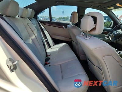 Zdjęcie 10 z 12 samochodu: 2010 MERCEDES-BENZ C 300 4MATIC VIN:WDDGF8BBXAF451256 - miniatura