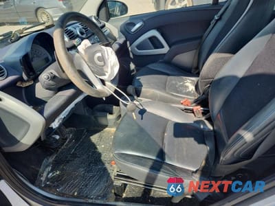 Zdjęcie 7 z 12 samochodu: 2013 SMART FORTWO PURE VIN:WMEEJ3BAXDK627715 - miniatura