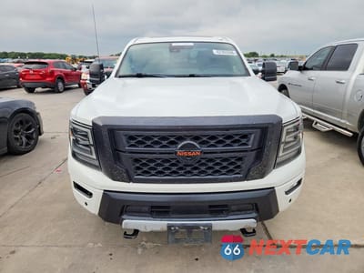 Piąte zdjęcie samochodu w środku: 2021 NISSAN TITAN XD PRO-4X VIN:1N6AA1FB9MN513107 - miniatura