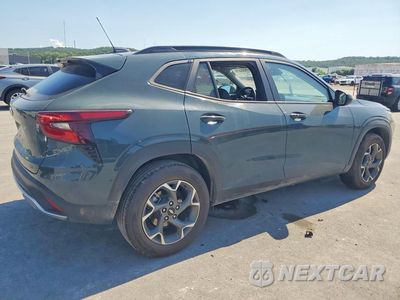 Trzecie zdjęcie samochodu z tyłu: 2025 CHEVROLET TRAX 1LT VIN:KL77LHEP7SC040374 - miniatura