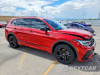 Czwarte zdjęcie samochodu z boku: 2024 VOLKSWAGEN TIGUAN SE R-LINE BLACK VIN:3VV8B7AX5RM056917 - miniatura