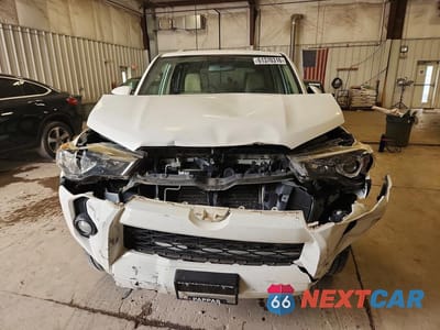 Piąte zdjęcie samochodu w środku: 2018 TOYOTA 4RUNNER SR5 VIN:JTEBU5JRXJ5507558 - miniatura