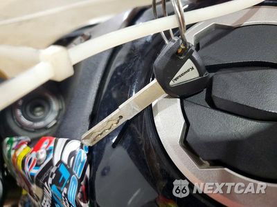 Zdjęcie 8 z 9 samochodu: 2025 KAWASAKI ZR900 T VIN:ML5ZRDT16SDA00408 - miniatura
