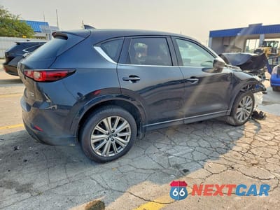 Trzecie zdjęcie samochodu z tyłu: 2023 MAZDA CX-5 SIGNATURE VIN:JM3KFBXY2P0215234 - miniatura