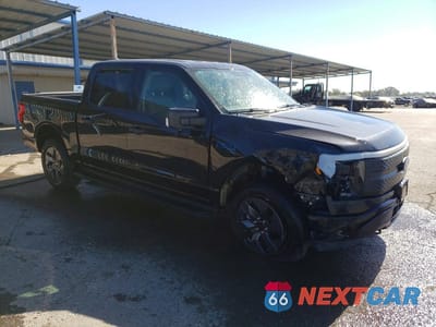 Czwarte zdjęcie samochodu z boku: 2024 FORD F150 LIGHTNING XLT VIN:1FTVW3LK6RWG06514 - miniatura