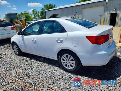 Drugie zdjęcie samochodu z przodu: 2011 KIA FORTE EX VIN:KNAFU4A22B5886542 - miniatura