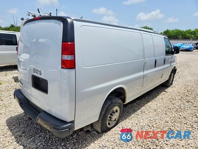 Trzecie zdjęcie samochodu z tyłu: 2021 CHEVROLET EXPRESS 3500 CARGO DELIVERY VAN VIN:1GCZGHF17M1179753 - miniatura