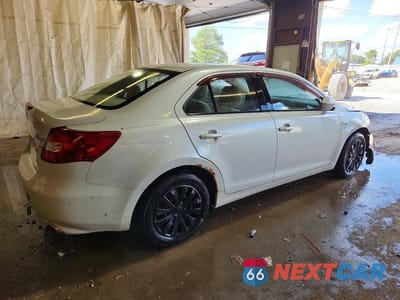 Trzecie zdjęcie samochodu z tyłu: 2012 SUZUKI KIZASHI S VIN:JS2RF9A16C6100838 - miniatura